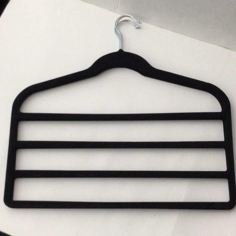 Velvet covered non-slip Hanger 4 Bundle
